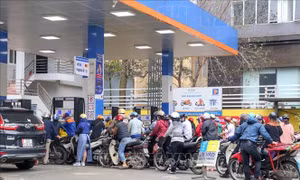 Thuế bảo vệ môi trường đối với xăng là 2.000 đồng/lít từ ngày 1/1/2023