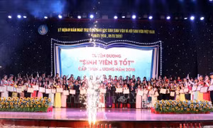 Thủ khoa '5 tốt' và nỗ lực khẳng định bản thân