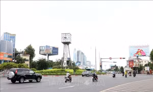 Bộ Xây dựng giải đáp lo ngại lắp nhiều đèn tín hiệu gây nhiễu loạn giao thông