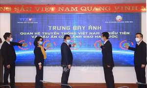 Khai mạc Trưng bày ảnh 'Quan hệ truyền thống Việt Nam - Triều Tiên và dấu ấn của lãnh đạo hai nước'