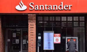 Ngân hàng Santander của Anh gặp sự cố chuyển khoản nhầm 130 triệu bảng