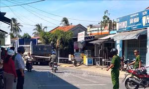 Xe tải va chạm xe máy cùng chiều khiến 2 mẹ con thương vong