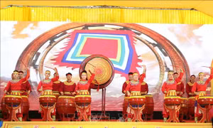 Lễ hội chùa Bút Tháp (Bắc Ninh) thu hút đông đảo người dân tham dự