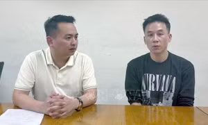 Vận động đối tượng trốn nã từ nước ngoài về đầu thú