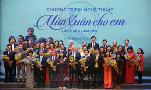 Ấm áp Chương trình 'Mùa xuân cho em' lần thứ 12