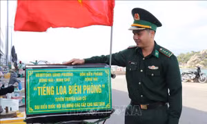 Lan tỏa thông tin bầu cử đến ngư dân vươn khơi bám biển