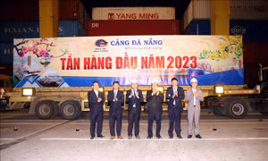Cảng Đà Nẵng đón tấn hàng đầu năm mới 2023