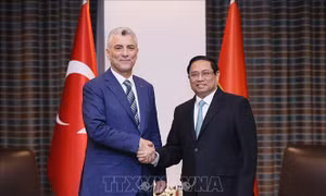 Thủ tướng Phạm Minh Chính tiếp Bộ trưởng Thương mại Thổ Nhĩ Kỳ Omer Bolat