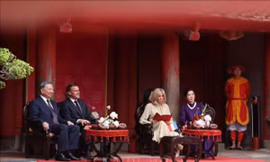 Tổng Bí thư Tô Lâm và Phu nhân cùng Tổng thống Pháp và Phu nhân thăm Văn Miếu - Quốc Tử Giám