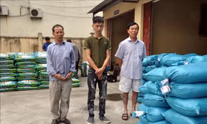 Tạm giữ hình sự 2 đối tượng mua bán trái phép tiền chất thuốc nổ