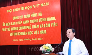 Xây dựng xã hội học tập, lấy con người làm trung tâm, nhân tài làm động lực phát triển đất nước