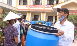 Quảng Trị hỗ trợ thùng phuy nhựa cho 300 hộ dân vùng thấp trũng