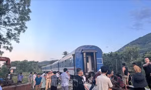 Tàu SE2 đã lưu thông trở lại sau khi toa cuối bị trật bánh 