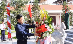 Phó Thủ tướng Trần Hồng Hà dâng hương tưởng niệm Tổng Bí thư Nguyễn Văn Cừ 