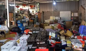 Tạm giữ gần 2.000 sản phẩm có dấu hiệu giả mạo nhãn hiệu