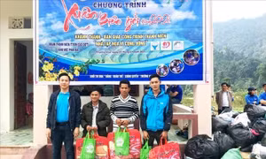 Nghĩa tình Xuân vùng biên