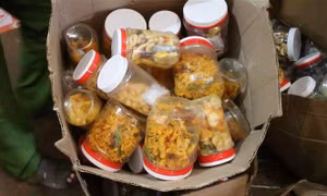 Tạm giữ hàng chục tấn hàng không rõ nguồn gốc