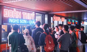 Nhiều người dân rời Thủ đô, bắt đầu cho kỳ nghỉ lễ Giỗ Tổ Hùng Vương