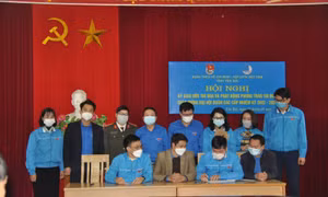 Tỉnh đoàn Yên Bái Ký giao ước thi đua và phát động phong trào thi đua Chào mừng Đại hội Đoàn các cấp