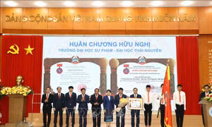 Trường Đại học Sư phạm - Đại học Thái Nguyên đón nhận Huân chương Hữu nghị của Nhà nước Lào