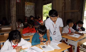 Xây dựng Đảng, chính quyền ở vùng đồng bào dân tộc Mảng - Bài cuối: Chú trọng phát triển nhân lực