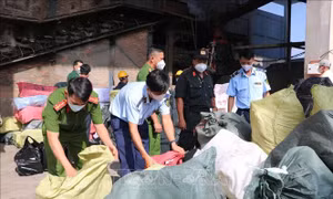 Tạm giữ đối tượng đột nhập UBND phường trộm cắp tài sản; tiêu hủy thuốc lá lậu