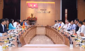 Thừa Thiên - Huế và tỉnh Champasak (Lào) thúc đẩy quan hệ hữu nghị truyền thống