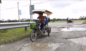 Cần Thơ: Cần sớm khắc phục đường nối tỉnh lộ 931B và Quốc lộ 61C đang xuống cấp