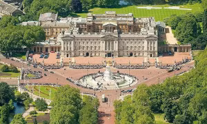Anh trùng tu Điện Buckingham trong 10 năm