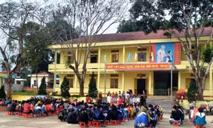 Giáo viên ở Thường Xuân, Thanh Hóa nhận 2 tháng lương và tiền phụ cấp trước Tết 