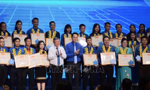 Trao giải thưởng '15 tháng 10' cho 85 thanh niên tiêu biểu