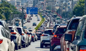 Ùn tắc nghiêm trọng từ Vành đai 2 qua cầu Vĩnh Tuy trong ngày đầu đi làm sau kỳ nghỉ lễ