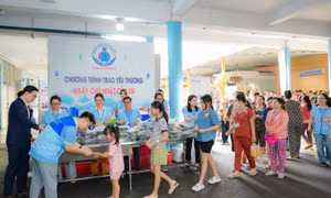 Shinhan Life Việt Nam mang ‘Xuân diệu kỳ’ thắp sáng nụ cười trẻ thơ