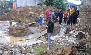 Sập tường khi làm móng nhà, hai thợ hồ thương vong