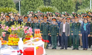 Truy điệu, an táng hài cốt liệt sĩ quân tình nguyện Việt Nam hy sinh tại Lào