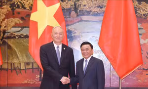 Thường trực Ban Bí thư Trần Cẩm Tú hội đàm với đồng chí Thái Kỳ, Bí thư Ban Bí thư, Chánh Văn phòng Trung ương Đảng Cộng sản Trung Quốc