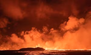 Núi lửa ở gần thủ đô của Iceland phun trào trở lại