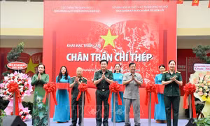Triển lãm 'Chân trần chí thép' với 250 hình ảnh, tư liệu sinh động