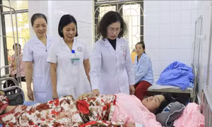 Ngày Thầy thuốc Việt Nam 27/2: Nữ bác sĩ tận tâm với người bệnh