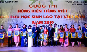 Lưu học sinh Lào thi hùng biện tiếng Việt 'Việt Nam đất nước tôi yêu'