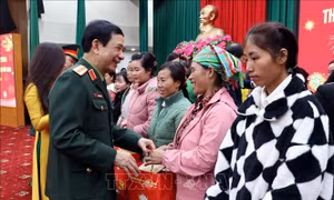 Đại tướng Phan Văn Giang thăm, chúc Tết và tặng quà tại Thái Nguyên