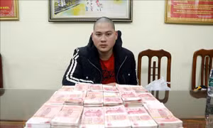 Triệt phá vụ vận chuyển tiền tệ qua biên giới, bắt 5 đối tượng