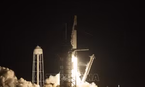 Công ty vũ trụ tư nhân SpaceX phóng tàu con thoi Dragon lên trạm ISS