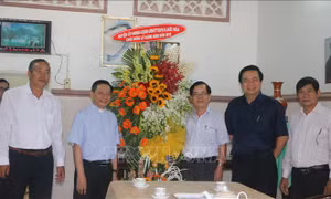 Lãnh đạo tỉnh Long An chúc mừng Giáng sinh Giáo xứ Hiệp Hòa