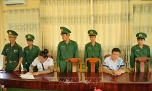 Bắt tạm giam hai đối tượng vi phạm quy định về xuất nhập cảnh