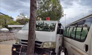 Khống chế đối tượng lấy xe cấp cứu của bệnh viện rồi điều khiển gây náo loạn