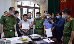 Bắt 2 đối tượng vận chuyển 30 bánh heroin