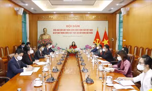 Ban Dân vận Trung ương Đảng ta và Ủy ban Trung ương Mặt trận Lào xây dựng đất nước hội đàm trực tuyến