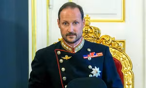 Nhà Vua Na Uy Haakon VIII tuyên thệ trước Quốc hội