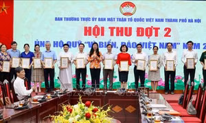 Nhiều cơ quan, đơn vị tiếp tục ủng hộ Quỹ 'Vì biển, đảo Việt Nam' năm 2021